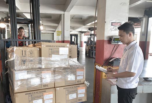 MHI warehouse staff checking cargo